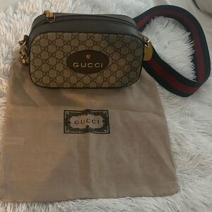 Gucci messenger bag. Looks brand new still.